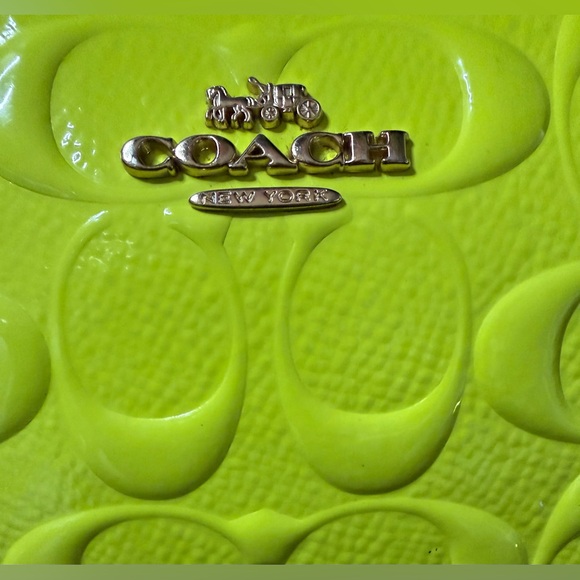 Coach Signature Neon Green Wristlet - Picture 8 of 8